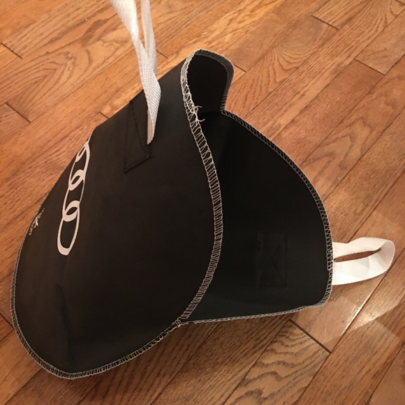 Audi Miami design show tote bag circular round flat black with white handle - Picture 2 of 6